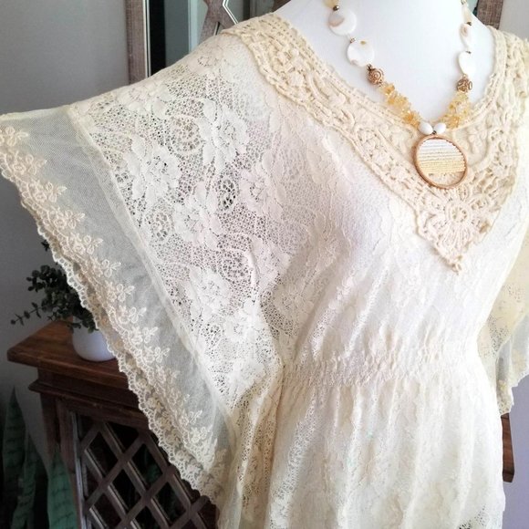Cato Tops - Top. Lace & Crochet Embellished. Ivory Color. Cato Brand. Size Medium.